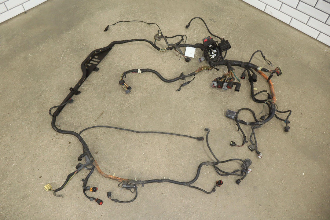 03 - 04 Ford F250 6.0L Powerstroke Diesel Underhood Engine Fuse Box with Harness