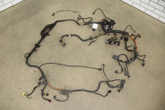 03 - 04 Ford F250 6.0L Powerstroke Diesel Underhood Engine Fuse Box with Harness