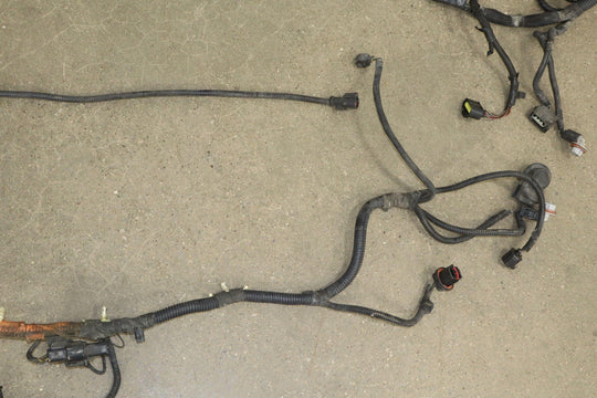 03 - 04 Ford F250 6.0L Powerstroke Diesel Underhood Engine Fuse Box with Harness