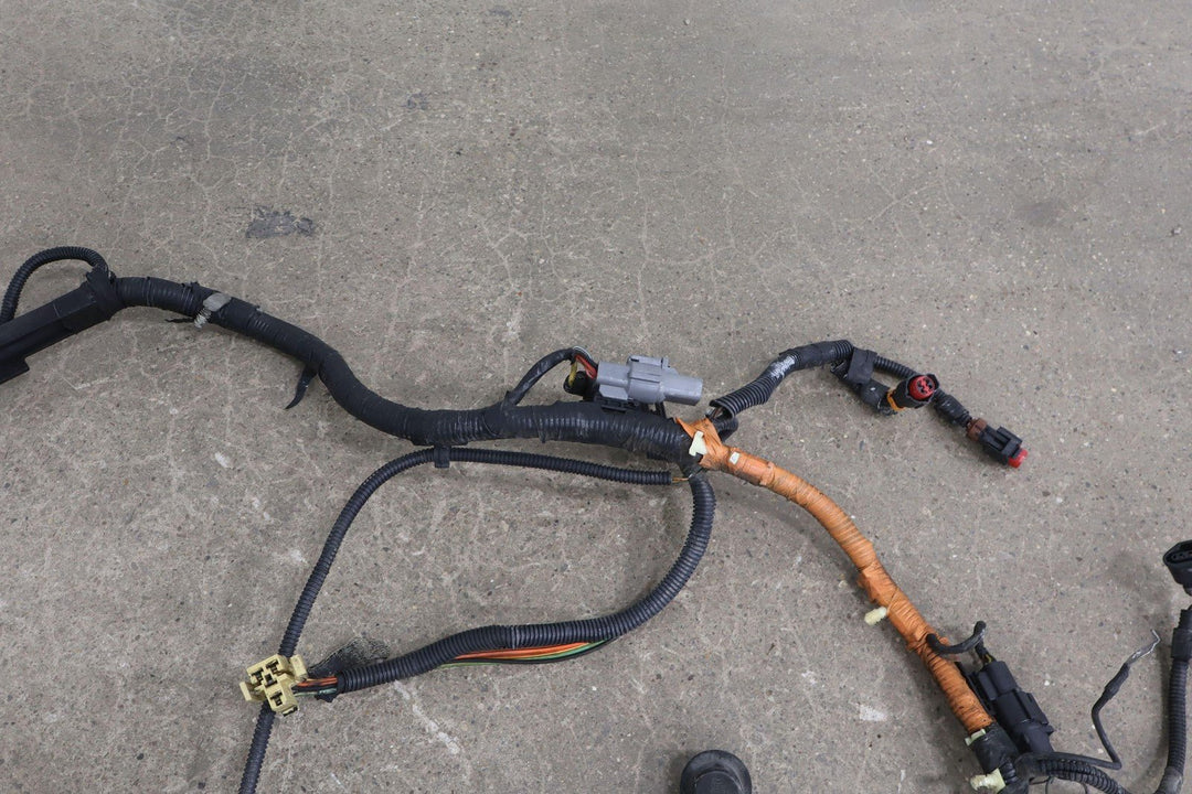 03 - 04 Ford F250 6.0L Powerstroke Diesel Underhood Engine Fuse Box with Harness