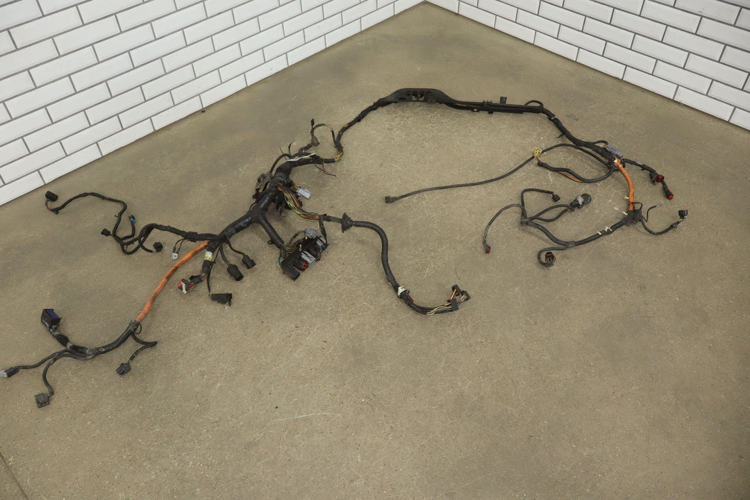 03 - 04 Ford F250 6.0L Powerstroke Diesel Underhood Engine Fuse Box with Harness