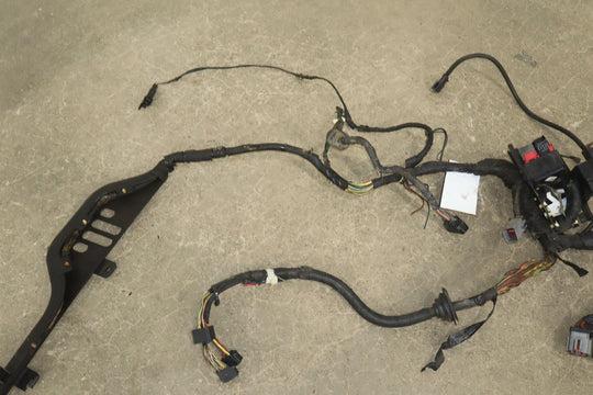 03 - 04 Ford F250 6.0L Powerstroke Diesel Underhood Engine Fuse Box with Harness