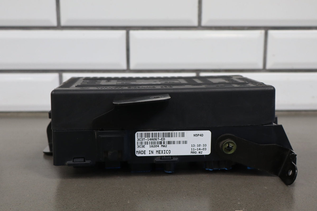 03-04 Ford F250 F350 Super Duty Interior Fuse Box 3C3T-14A067-ED OEM