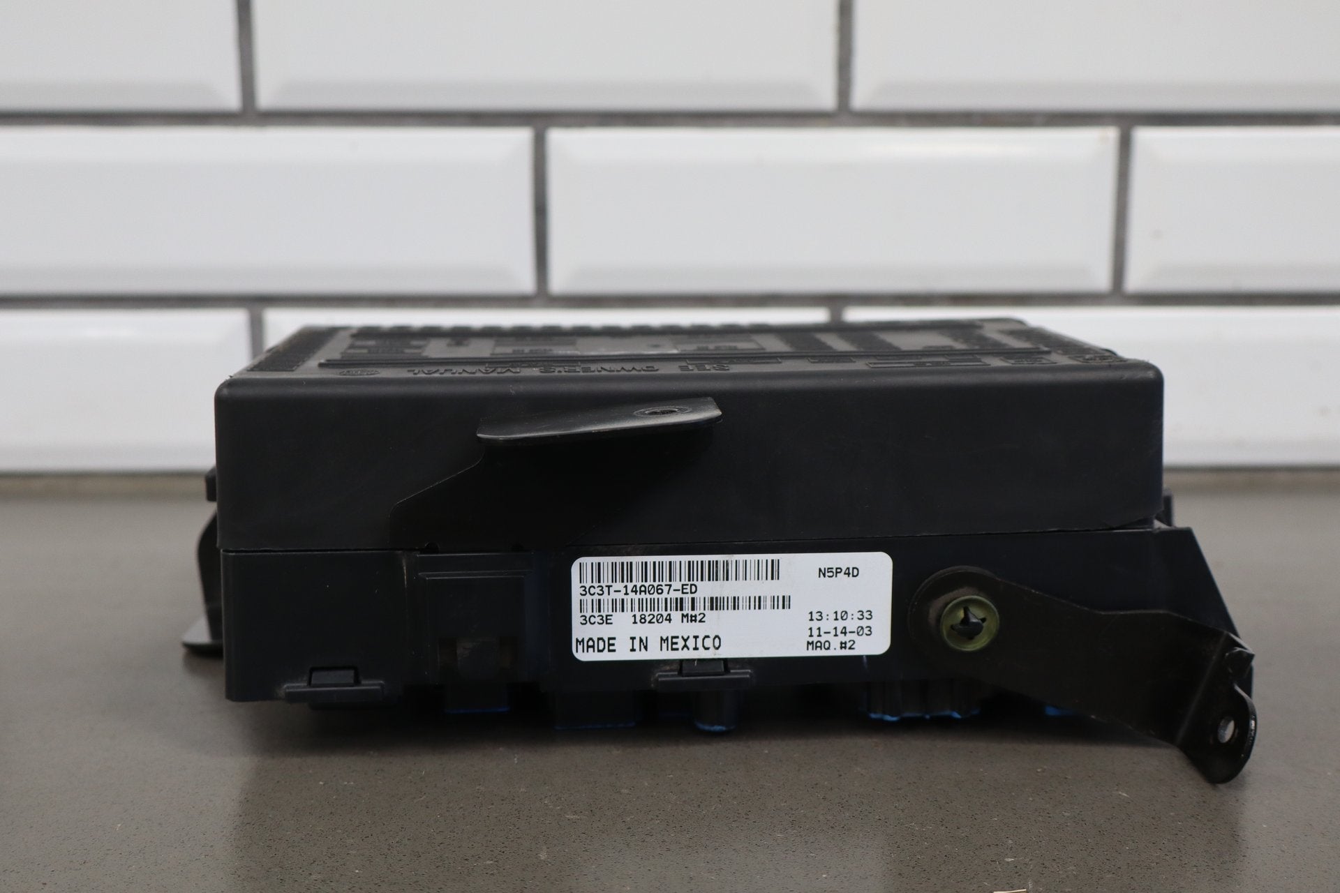 03-04 Ford F250 F350 Super Duty Interior Fuse Box 3C3T-14A067-ED OEM