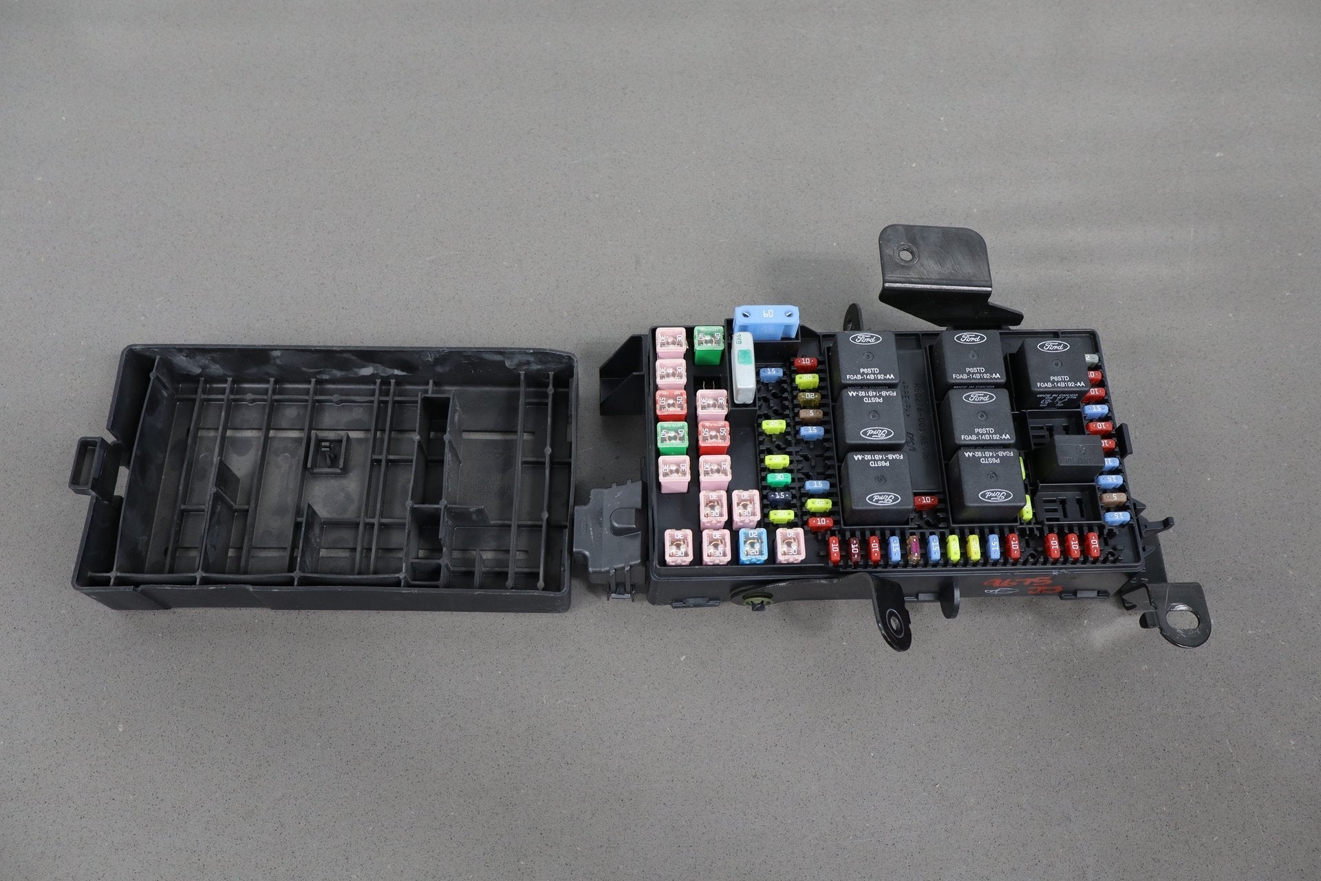 03-04 Ford F250 F350 Super Duty Interior Fuse Box 3C3T-14A067-ED OEM