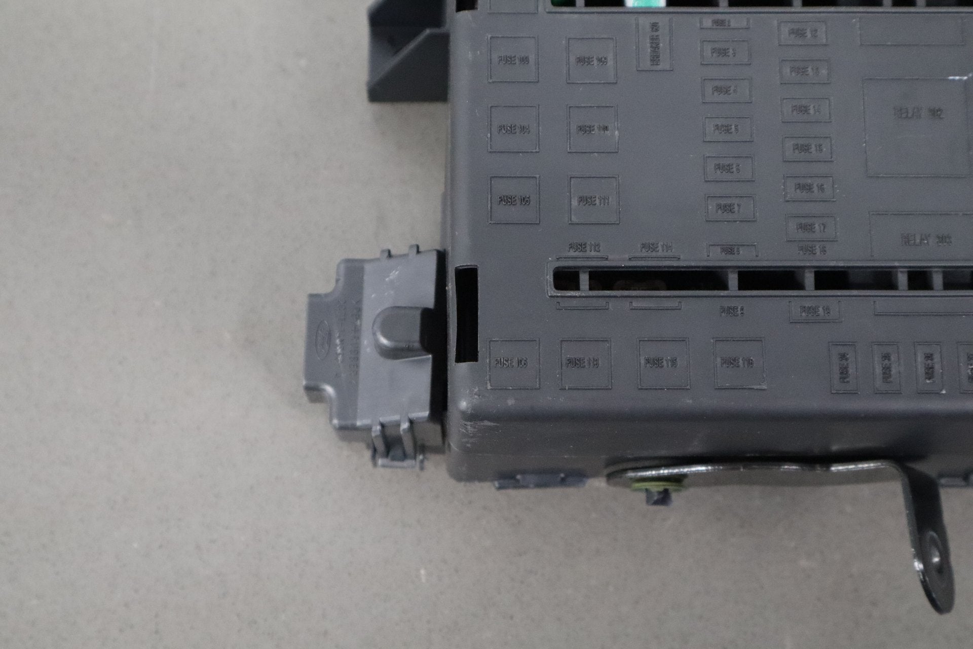 03-04 Ford F250 F350 Super Duty Interior Fuse Box 3C3T-14A067-ED OEM