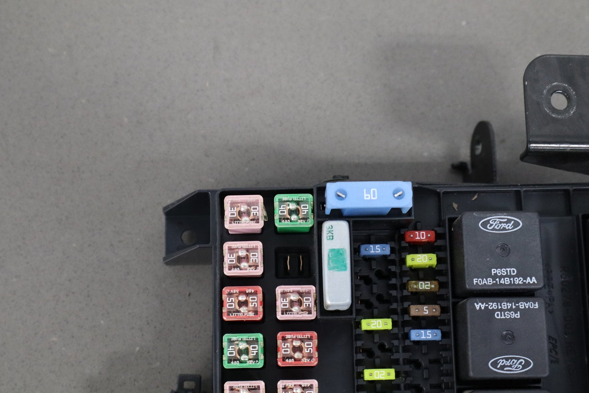 03-04 Ford F250 F350 Super Duty Interior Fuse Box 3C3T-14A067-ED OEM
