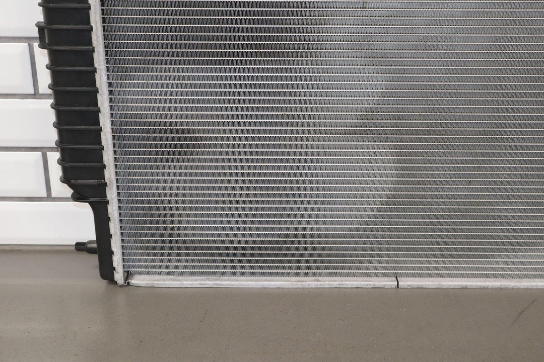 03 - 04 Ford F250 F350 Superduty 6.0 Powerstroke V8 OEM Radiator Leak Free