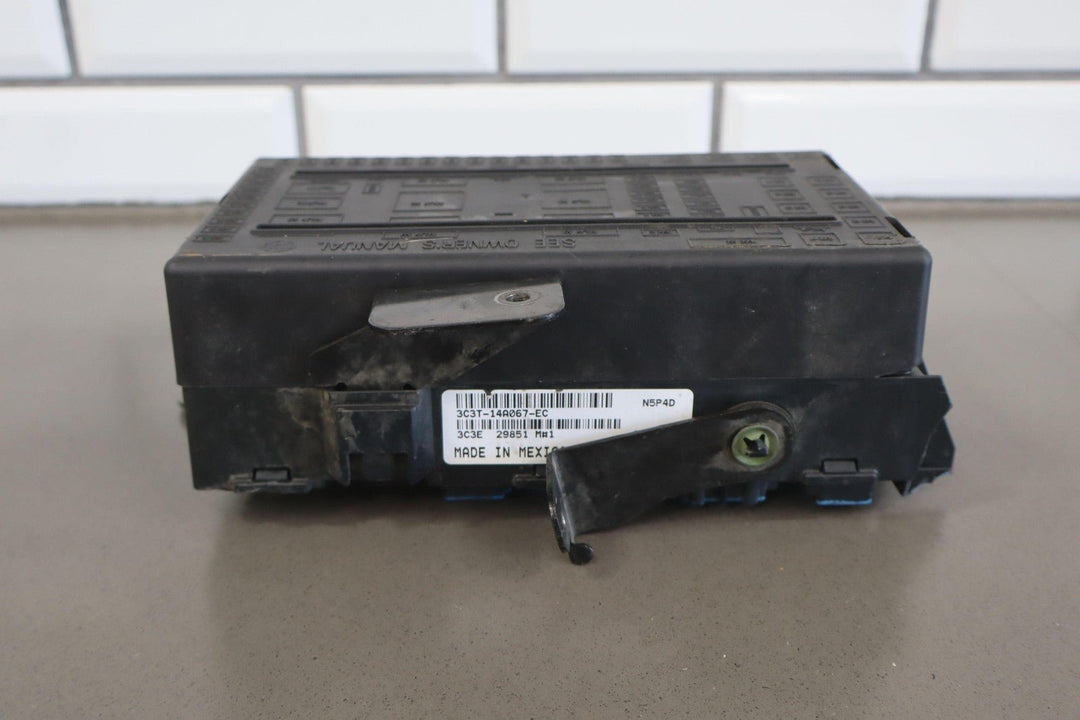 03 - 04 Ford Powerstroke 6.0L Diesel Cabin Fuse Junction Box 3C3T - 14A067 - EC
