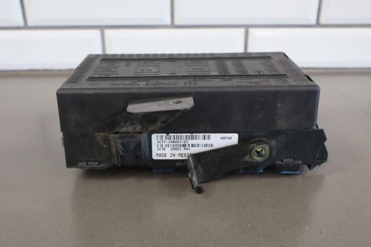 03 - 04 Ford Powerstroke 6.0L Diesel Cabin Fuse Junction Box 3C3T - 14A067 - EC
