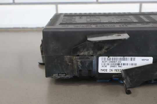 03 - 04 Ford Powerstroke 6.0L Diesel Cabin Fuse Junction Box 3C3T - 14A067 - EC