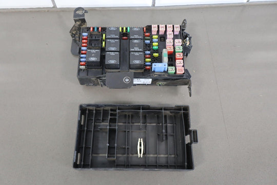 03 - 04 Ford Powerstroke 6.0L Diesel Cabin Fuse Junction Box 3C3T - 14A067 - EC