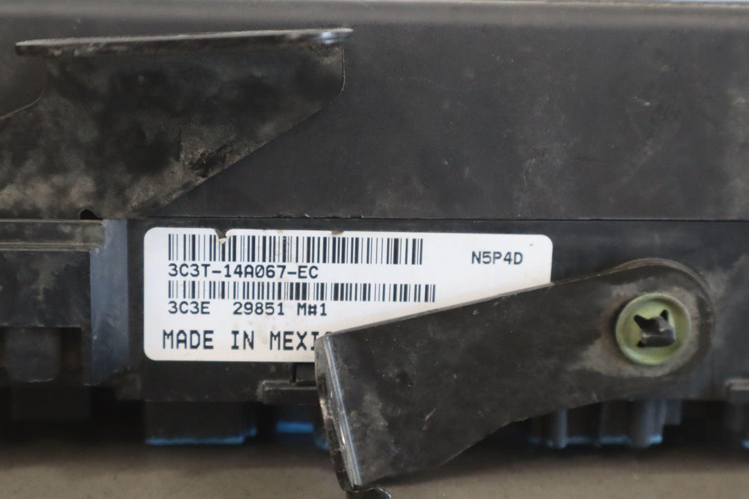03 - 04 Ford Powerstroke 6.0L Diesel Cabin Fuse Junction Box 3C3T - 14A067 - EC