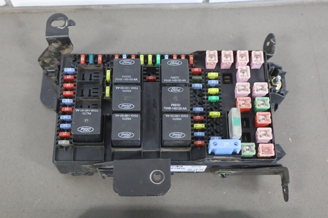 03 - 04 Ford Powerstroke 6.0L Diesel Cabin Fuse Junction Box 3C3T - 14A067 - EC