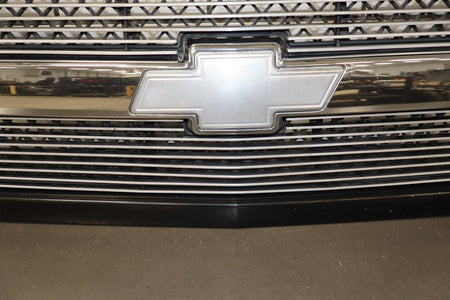 03-05 Chevy Silverado GMT800 Cateye OEM Grille Assembly Chrome/ Black 41U
