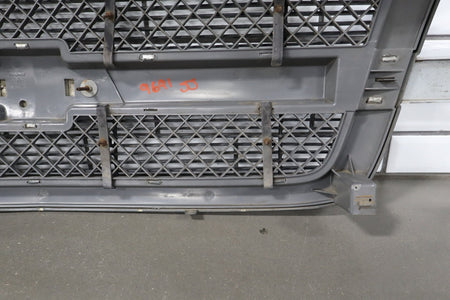 03-05 Chevy Silverado GMT800 Cateye OEM Grille Assembly Chrome/ Black 41U