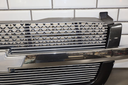 03-05 Chevy Silverado GMT800 Cateye OEM Grille Assembly Chrome/ Black 41U