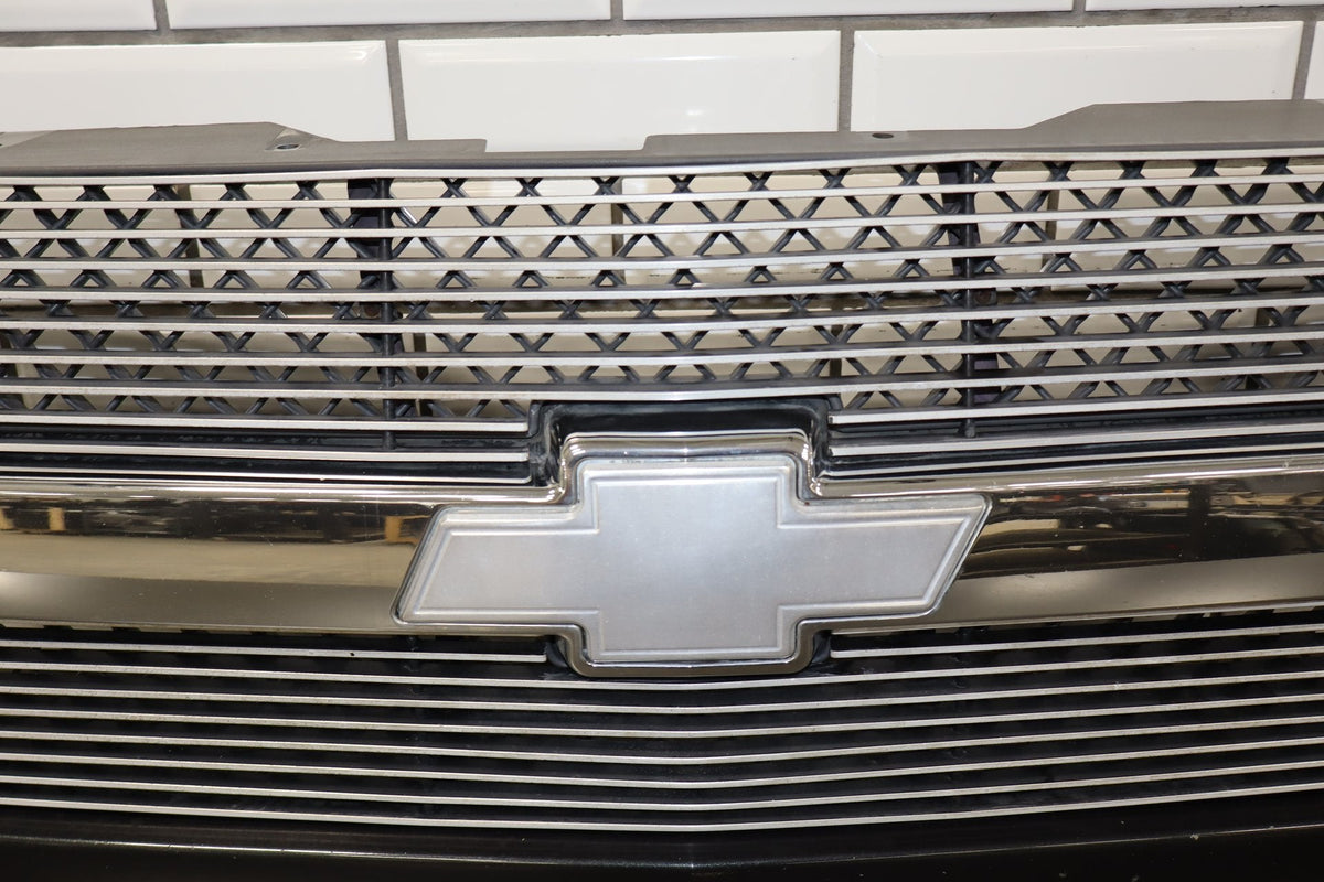03-05 Chevy Silverado GMT800 Cateye OEM Grille Assembly Chrome/ Black 41U