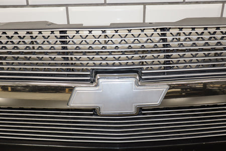 03-05 Chevy Silverado GMT800 Cateye OEM Grille Assembly Chrome/ Black 41U