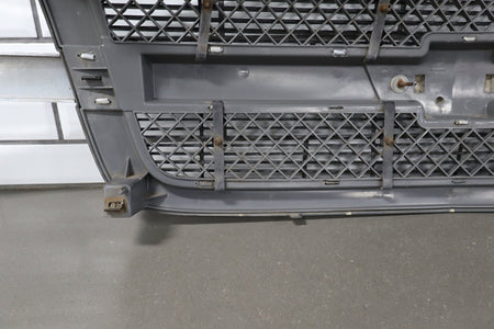 03-05 Chevy Silverado GMT800 Cateye OEM Grille Assembly Chrome/ Black 41U