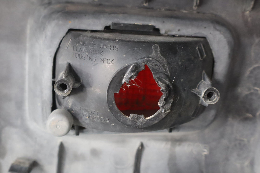 03 - 05 Hummer H2 Left Driver Rear Bumper End Cap Cover W/Light