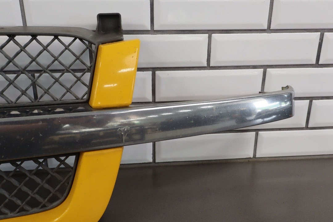 03 - 06 Chevy Avalanche OEM Yellow Grille with Headlights / Signals Sun Faded