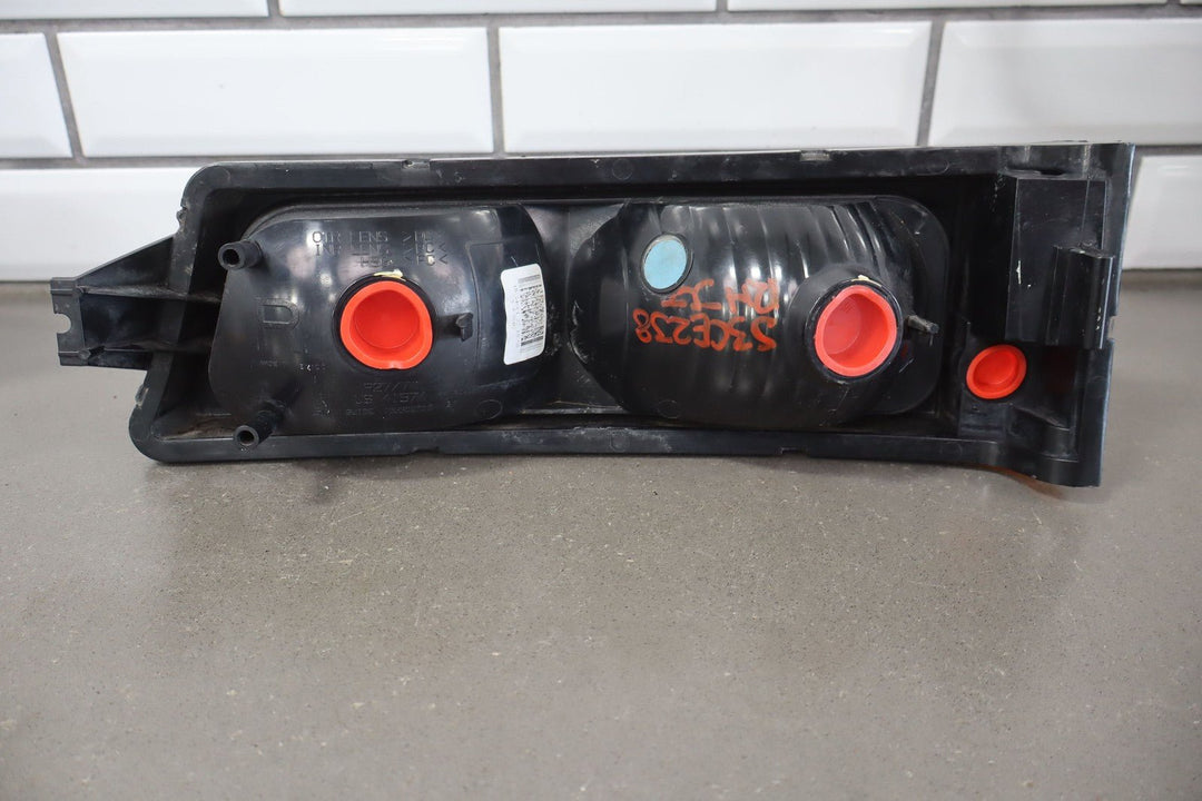 03 - 06 Chevy Avalanche OEM Yellow Grille with Headlights / Signals Sun Faded