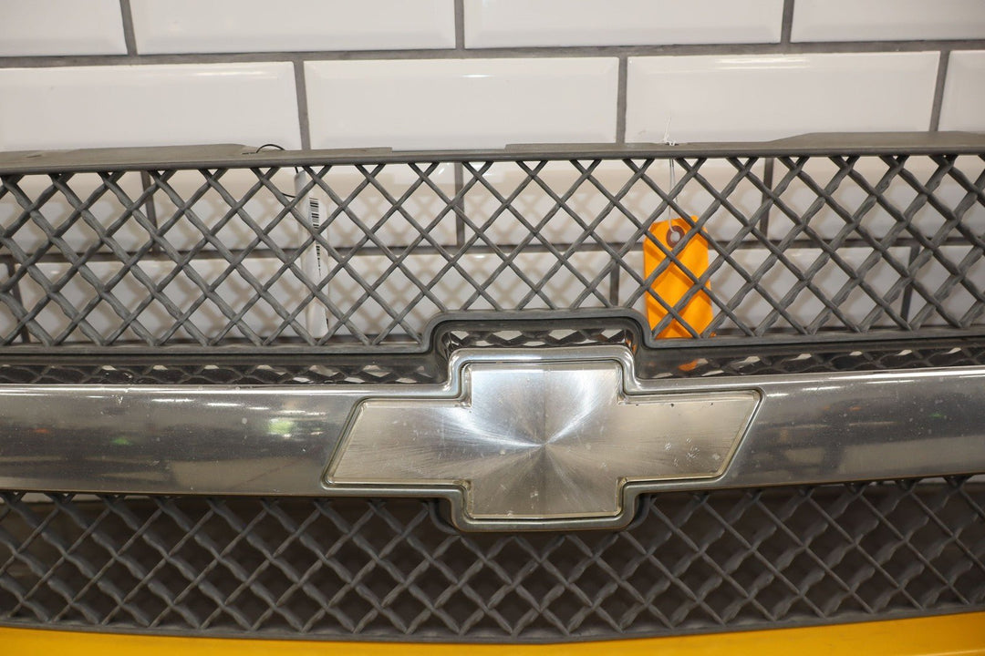 03 - 06 Chevy Avalanche OEM Yellow Grille with Headlights / Signals Sun Faded