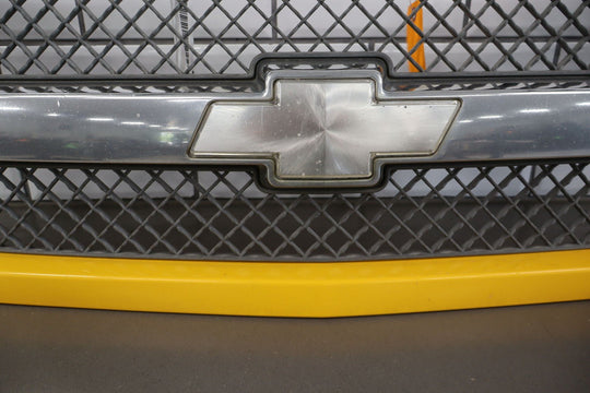 03 - 06 Chevy Avalanche OEM Yellow Grille with Headlights / Signals Sun Faded