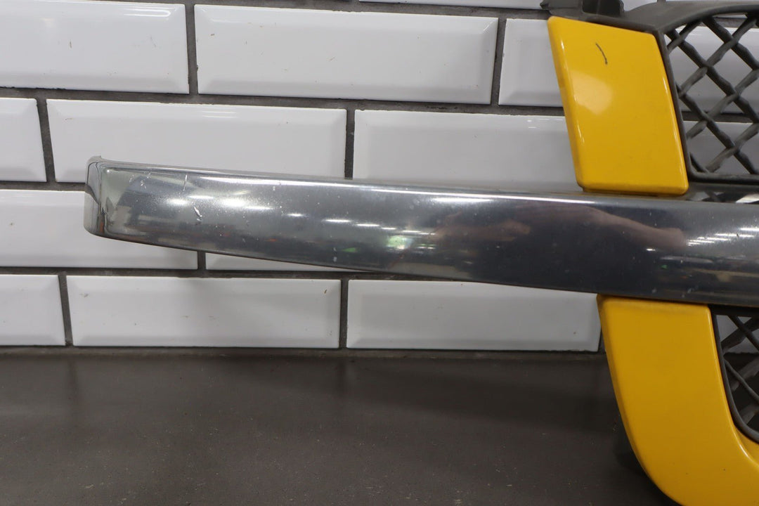 03 - 06 Chevy Avalanche OEM Yellow Grille with Headlights / Signals Sun Faded