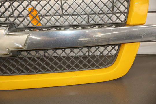 03 - 06 Chevy Avalanche OEM Yellow Grille with Headlights / Signals Sun Faded