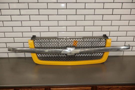 03 - 06 Chevy Avalanche OEM Yellow Grille with Headlights / Signals Sun Faded