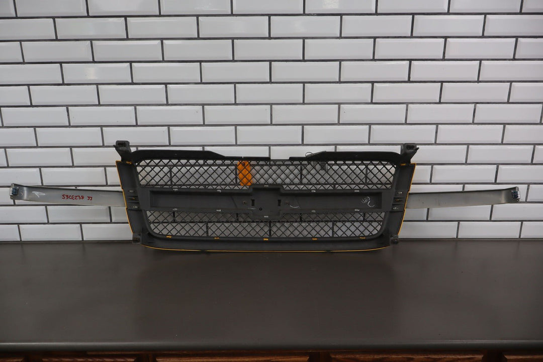 03 - 06 Chevy Avalanche OEM Yellow Grille with Headlights / Signals Sun Faded
