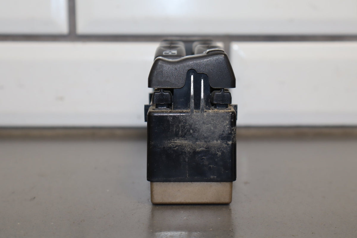 03-06 Chevy GMC Driver Left LH Window Switch DDM 15125143