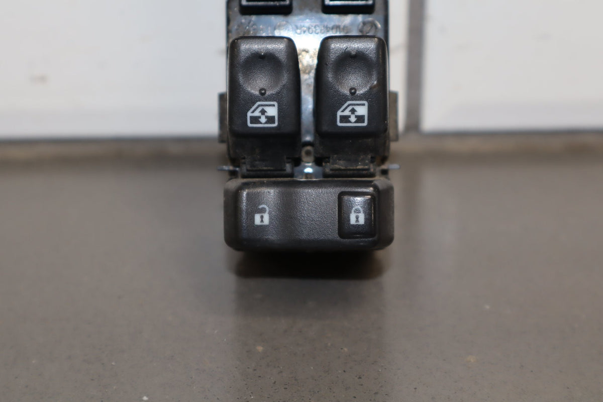 03-06 Chevy GMC Driver Left LH Window Switch DDM 15125143