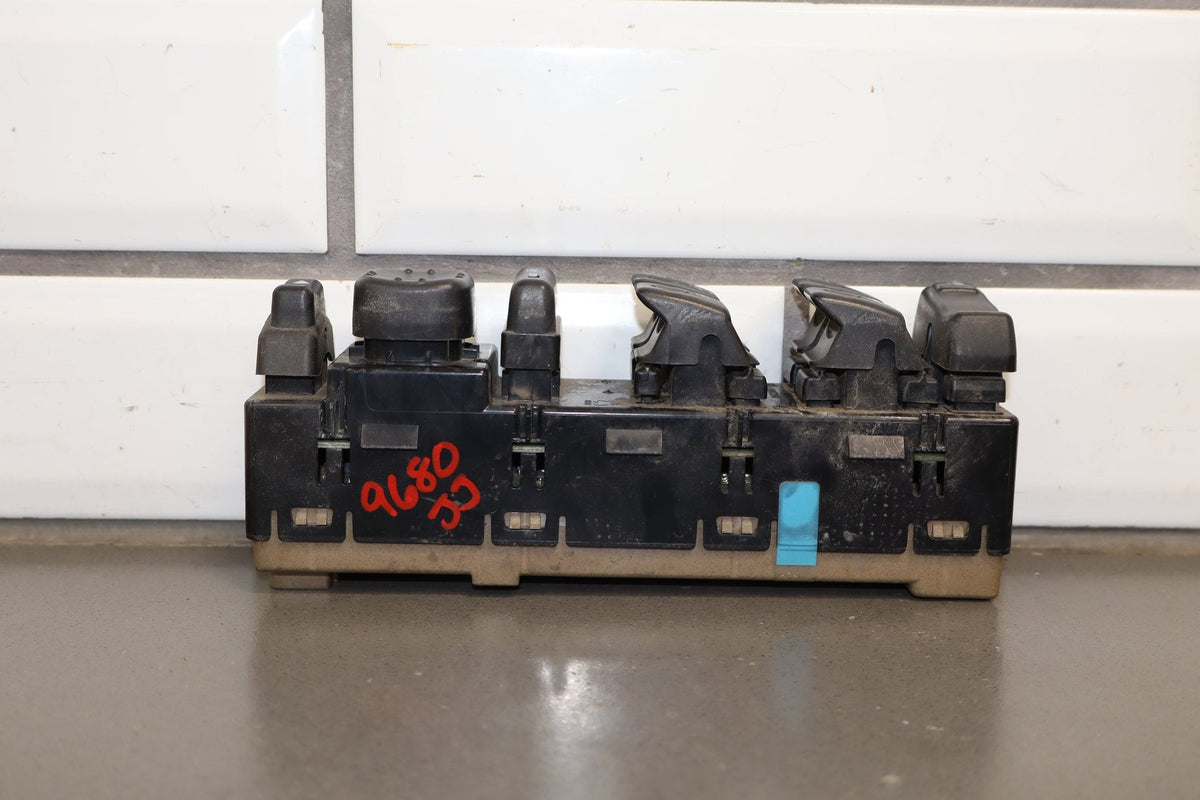 03-06 Chevy GMC Driver Left LH Window Switch DDM 15125143
