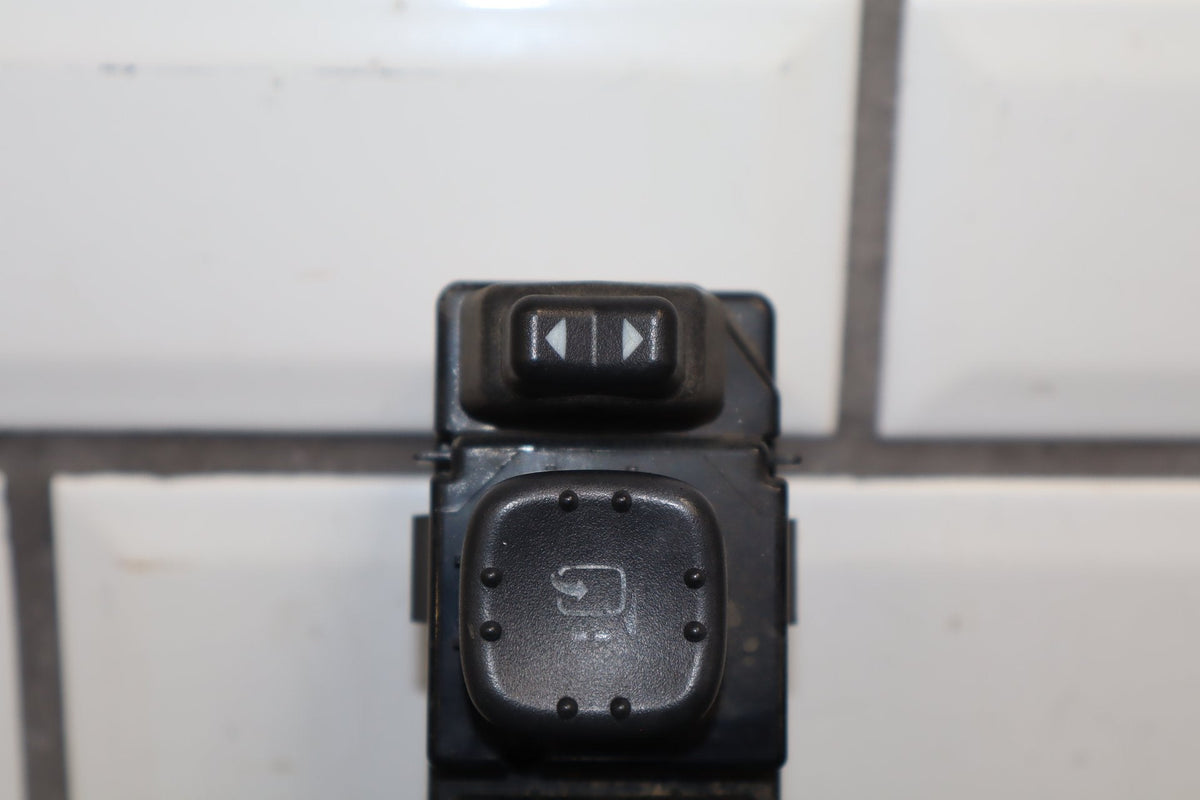 03-06 Chevy GMC Driver Left LH Window Switch DDM 15125143