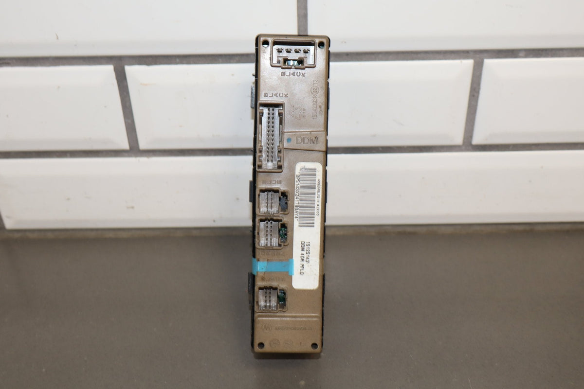 03-06 Chevy GMC Driver Left LH Window Switch DDM 15125143