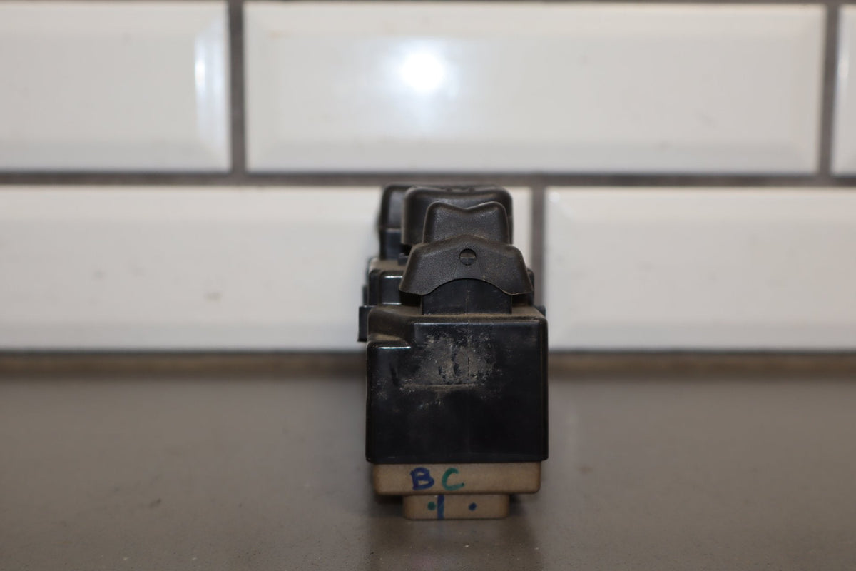 03-06 Chevy GMC Driver Left LH Window Switch DDM 15125143