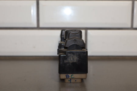 03-06 Chevy GMC Driver Left LH Window Switch DDM 15125143
