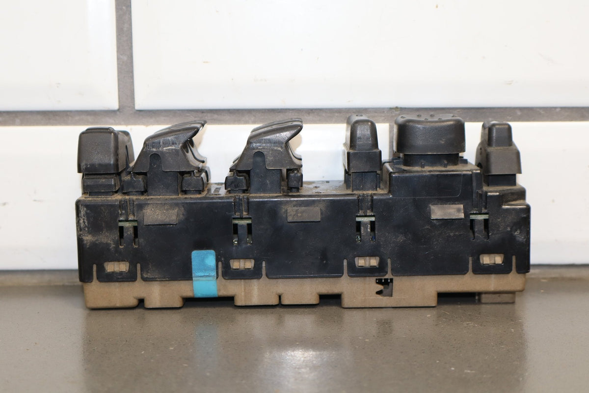 03-06 Chevy GMC Driver Left LH Window Switch DDM 15125143