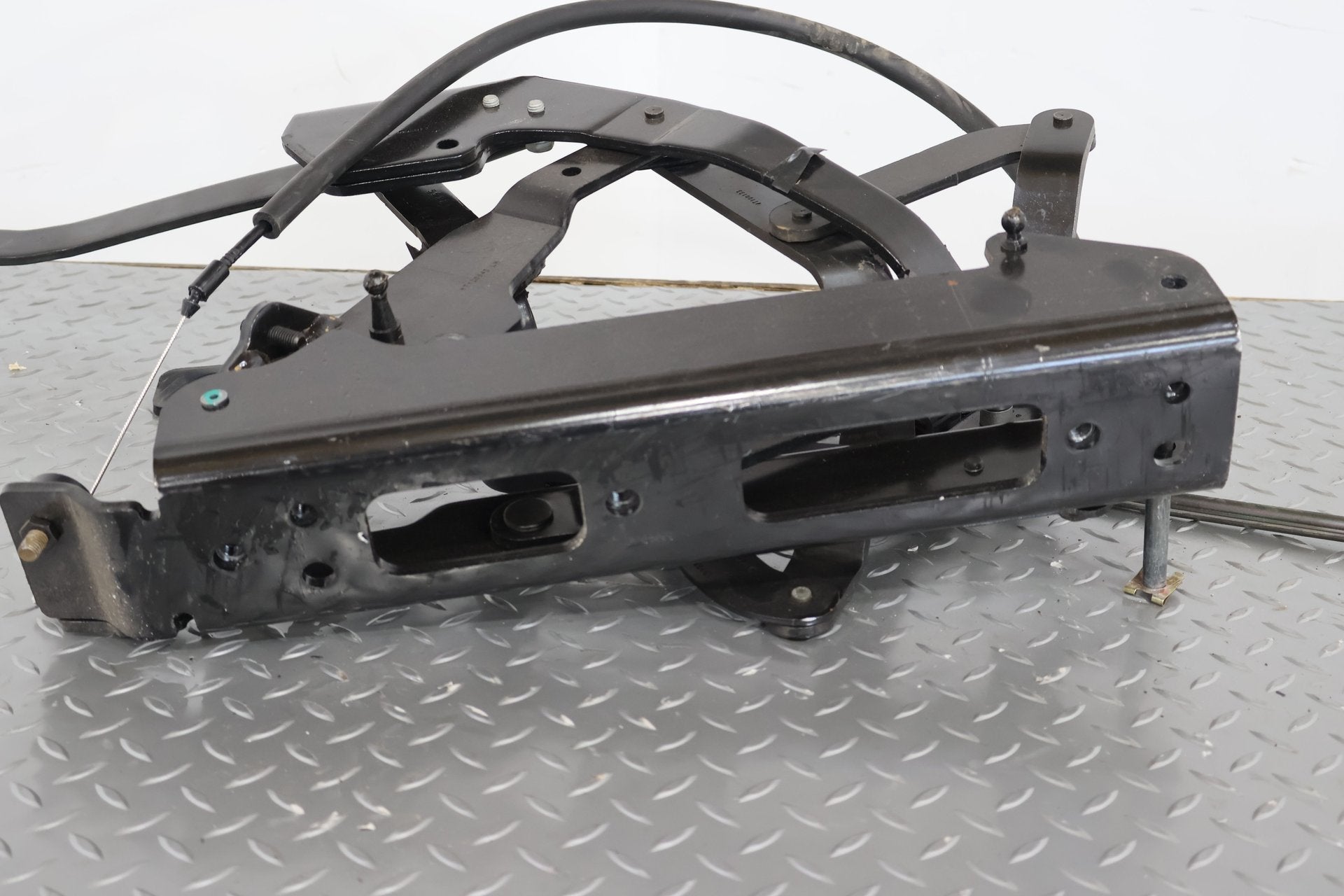 03-06 Chevy SSR LH &amp; RH Pair of Convertible Top Hinges (Tested) OEM