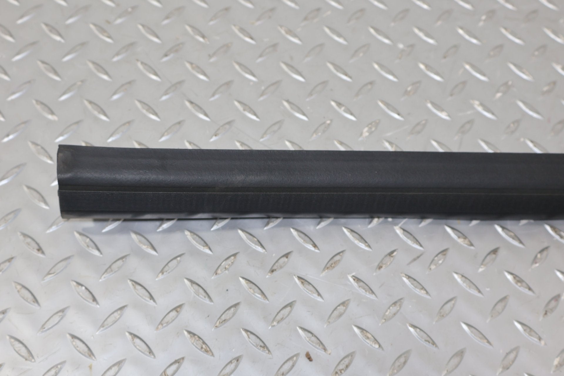 03-06 Chevy SSR RH Right Passenger Door WeatherStripping Seal W/Window Roof Seal