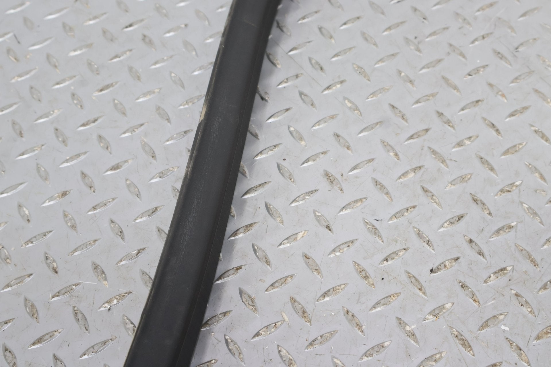 03-06 Chevy SSR Right RH Passenger Door Weather Stripping Gasket Seal