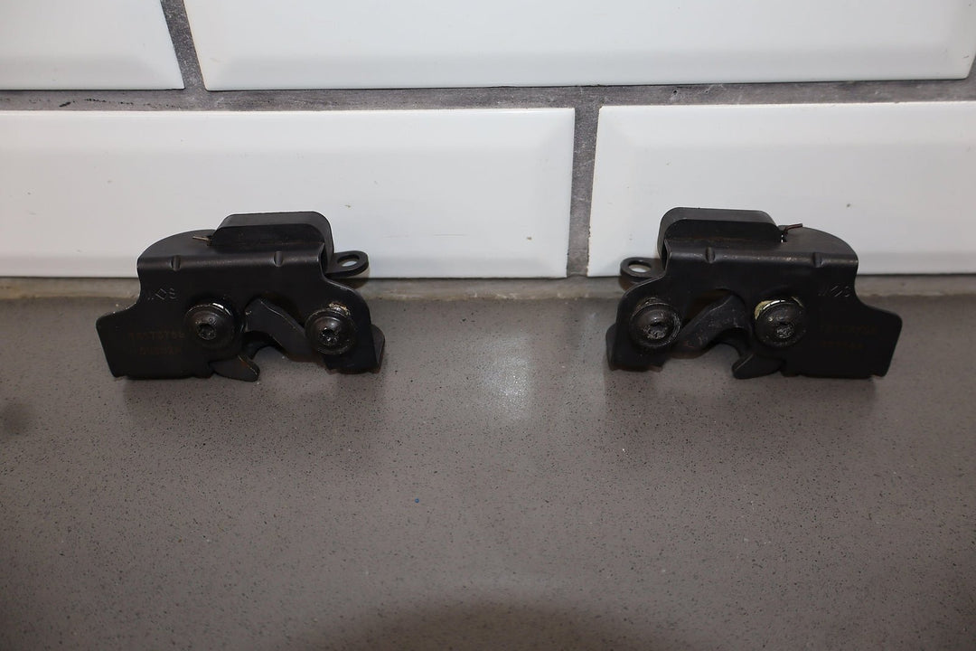 03 - 06 Chevy SSR Tailgate Pair of Latches *Tested*