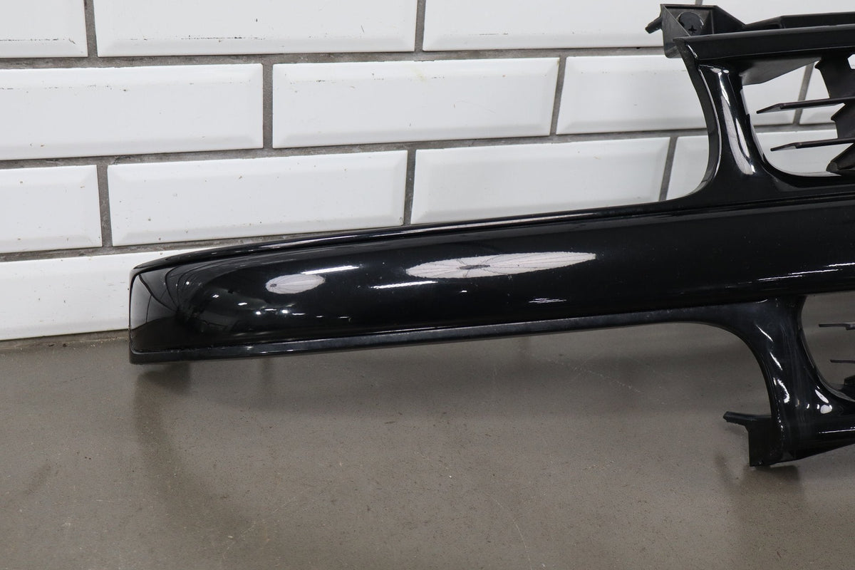 03-06 Chevy Tahoe/Suburban GMT800 Body Color Grille 19131244