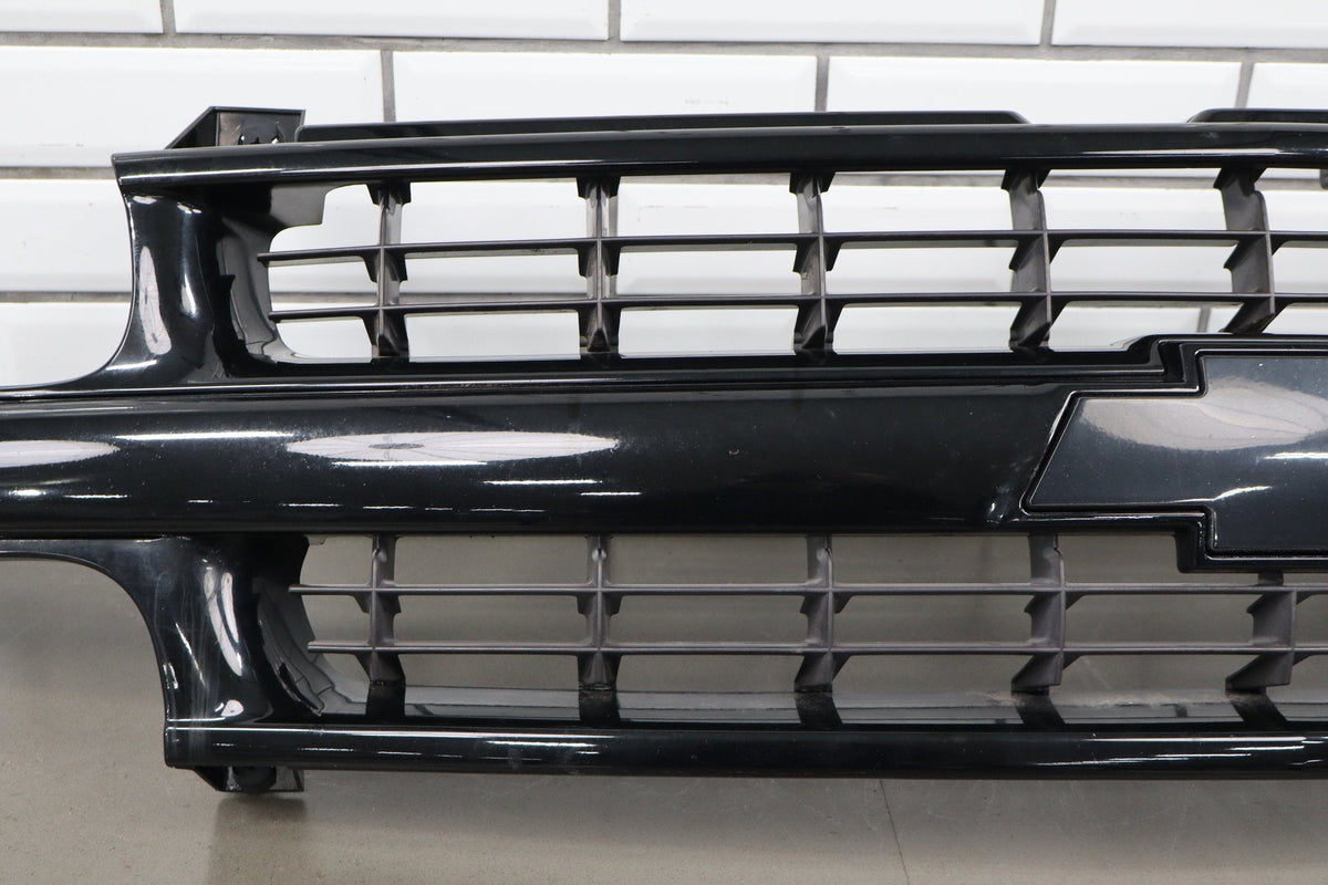 03-06 Chevy Tahoe/Suburban GMT800 Body Color Grille 19131244