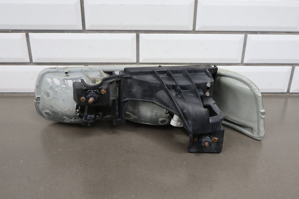 03-06 Chevy Tahoe/Suburban GMT800 Body Color Grille 19131244