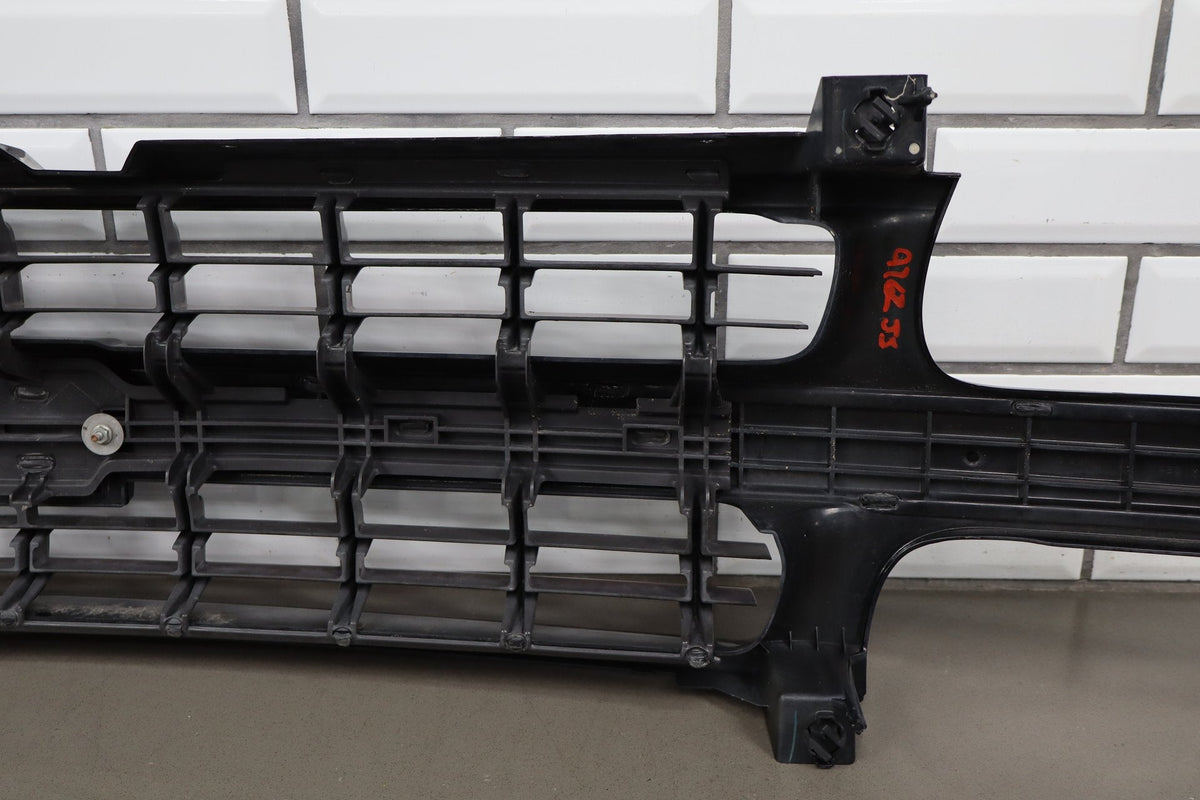 03-06 Chevy Tahoe/Suburban GMT800 Body Color Grille 19131244