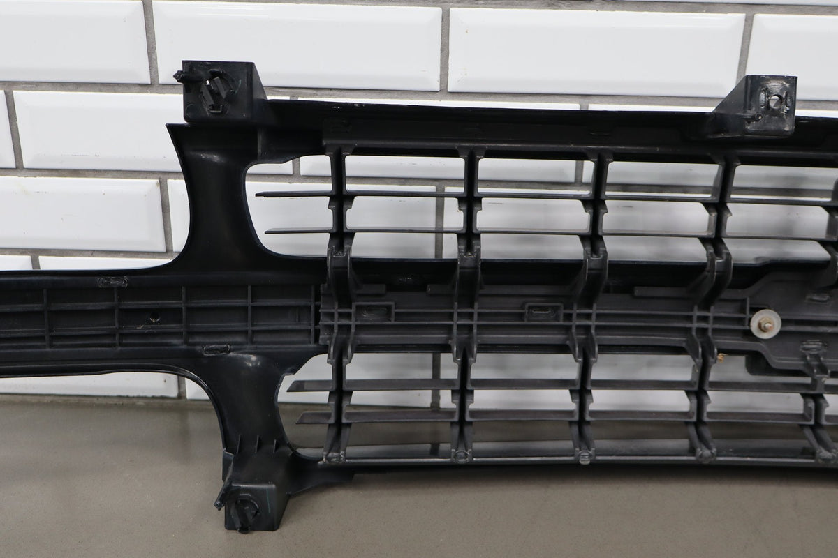 03-06 Chevy Tahoe/Suburban GMT800 Body Color Grille 19131244